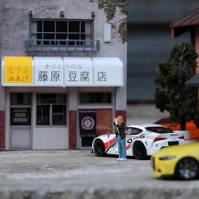 1:64 Scale Selfie Girl Miniature Figures - Realistic Garage Scene People for Model Car Displays, Diorama Props, and Photography