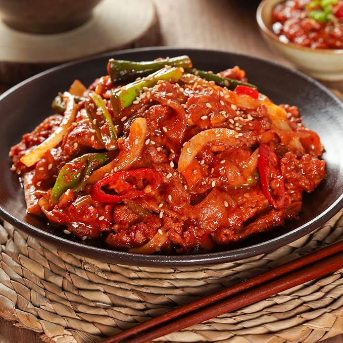 Wang Spicy Pork Bulgogi Marinade, Korean BBQ Sauce with Gochujang | Sweet & Spicy Bulgogi Sauce for Pork & Chicken, Resealable Lid, Made in Korea, 29.63 oz Bottle