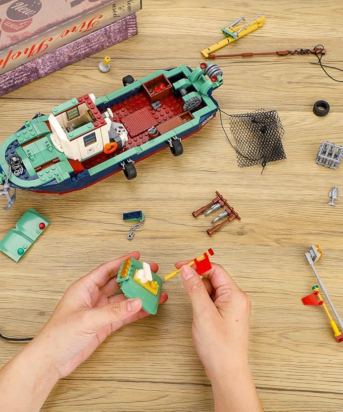 City Ocean Fishing Boat Building Sets, Compatible with Lego City Boat, Sea Fishing Ship Building Set Collection Decoration (582 Pcs)