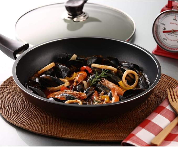 TeChef - Blooming Flower Frying Pan, with Teflon Platinum Non-Stick Coating (PFOA Free) / Ceramic Coated Outside/Induction Ready (11 in / 28 cm)