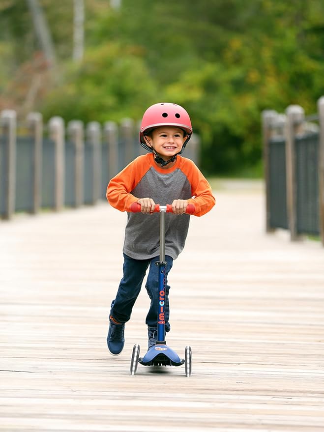 Micro Kickboard Mini Deluxe LED Three-Wheeled Lean-to-Steer Swiss-Designed Micro Scooter