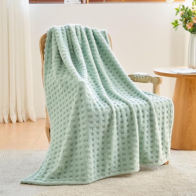NEWCOSPLAY 3D Waffle Checkered Flannel King Blanket, New Sage, 90"x110" | Super Soft Cute Lightweight Decorative Premium Silky Fleece Blanket for Couch Sofa Bed, Gift for Women Men, All Season Use