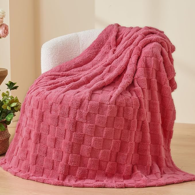 NEWCOSPLAY 3D Checkered Flannel King Blanket, Coral Pink, 90"x110" | Super Soft Cute Lightweight Decorative Premium Silky Fleece Blanket for Couch Sofa Bed, Gift for Women Men, All Season Use