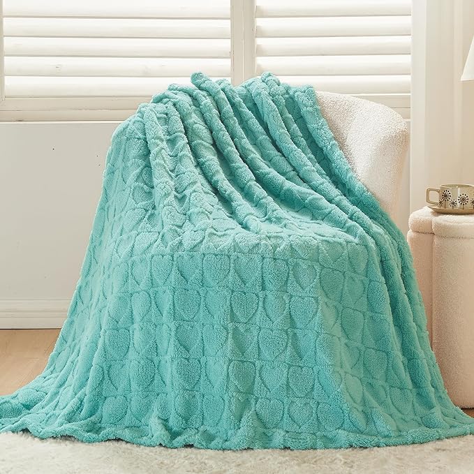 NEWCOSPLAY 3D Heart Checkered Flannel Queen Blanket, Sage Green, 90"x90" | Super Soft Cute Lightweight Decorative Premium Silky Fleece Blanket for Couch Sofa Bed, Gift for Women Men, All Season Use