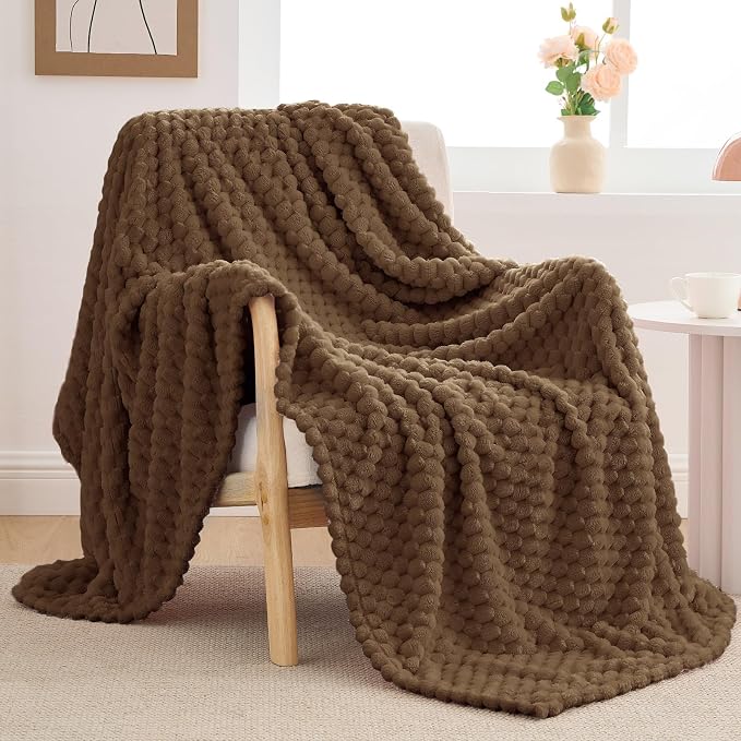 BEDELITE Brown Large Throw Blanket for Couch, Cozy Gifts for Women, 50 * 70 | 3D Jacquard Decorative Fleece Blanket, Super Soft Plush Throws, Cute Birthday Gift for Women & Men, Suitable for All Seasons