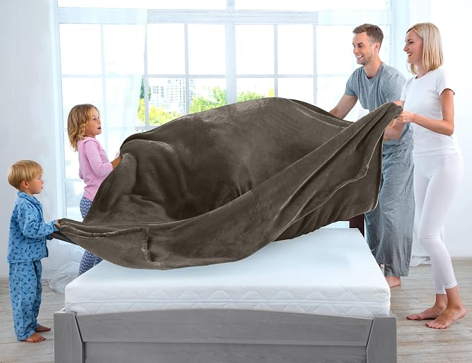 Utopia Bedding Ultra Soft Fleece Bed Blanket King Size Brown (90x102 Inch) | Microfiber Plush Warm Lightweight Breathable Cozy Blanket Anti-Static, All Season Use, Gift for Women and Men