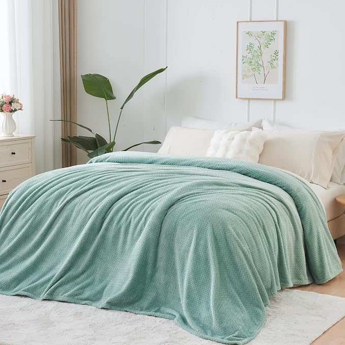 NEWCOSPLAY Fleece Leaves Pattern Twin Blanket, Mint Green, 60"x80" | Super Soft Throw Blanket, Lightweight Cozy Bed Sofa Blanket, Premium Silky Flannel Fleece, Travel Blanket for All Season Use