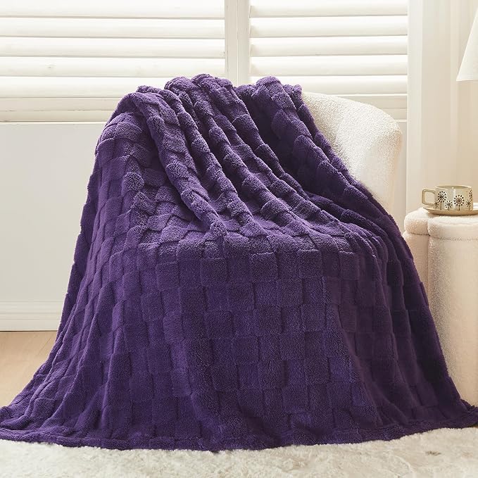 NEWCOSPLAY 3D Checkered Flannel King Blanket, Purple Checkered, 90"x110" | Super Soft Cute Lightweight Decorative Premium Silky Fleece Blanket for Couch Sofa Bed, Gift for Women Men, All Season Use