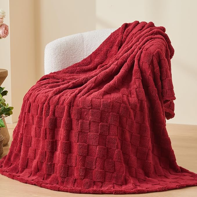 NEWCOSPLAY 3D Checkered Flannel King Blanket, Red Checkered, 90"x110" | Super Soft Cute Lightweight Decorative Premium Silky Fleece Blanket for Couch Sofa Bed, Gift for Women Men, All Season Use