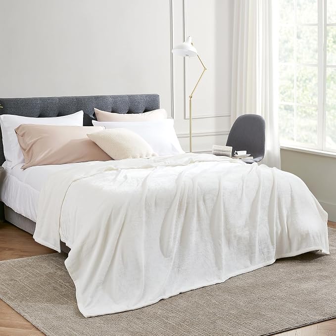 Hansleep Throw XL White Fleece Blanket, Soft Flannel Bed Blanket | Fuzzy Cozy Blanket 50x70 Inches, Multi-use for Bed, Sofa, Couch, Travel, Camping, All Season Warm Lightweight Cover