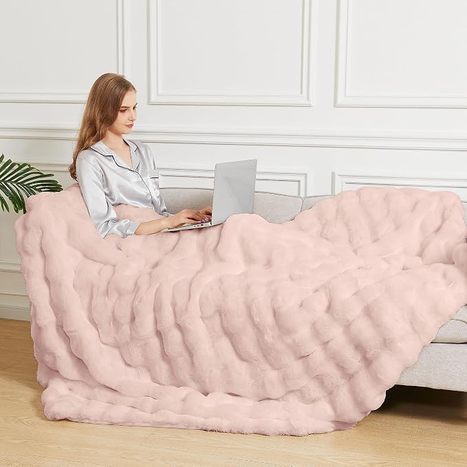 ORINOVA Pink Cozy Faux Fur Twin Blanket for Living Room Bedroom 60x80 Thick Ultra Soft Fuzzy Throw Blanket Fluffy Furry Bed Comforter Home Gifts 860 GSM
