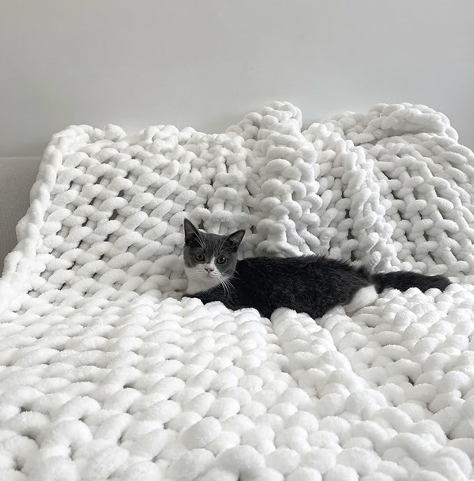 Maetoow Chenille Chunky Knit Blanket Throw (50×60 Inch), Handmade Warm & Cozy Blanket Couch, Bed, Home Decor, Soft Breathable Fleece Banket, Christmas Thick and Giant Yarn Throws,White