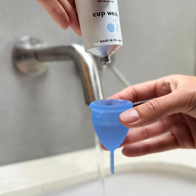 Lunette Menstrual Cup Wash – pH‑Balanced Cup & Disc Cleanser - 100 ml | Silicone‑Safe, Vegan, Lemon & Eucalyptus, Removes Cup Residue, Travel‑friendly, Made in Finland
