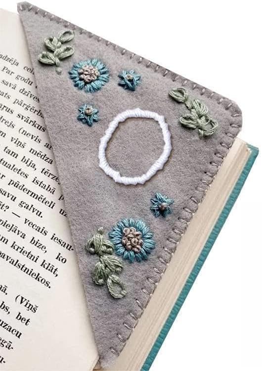 MOTEERLLU Personalized Hand Embroidered Corner Bookmark,Felt Triangle Page Stitched Handmade Bookmark,Unique Cute Flower Letter Embroidery Bookmarks Accessories for Book Lovers(Winter-o)