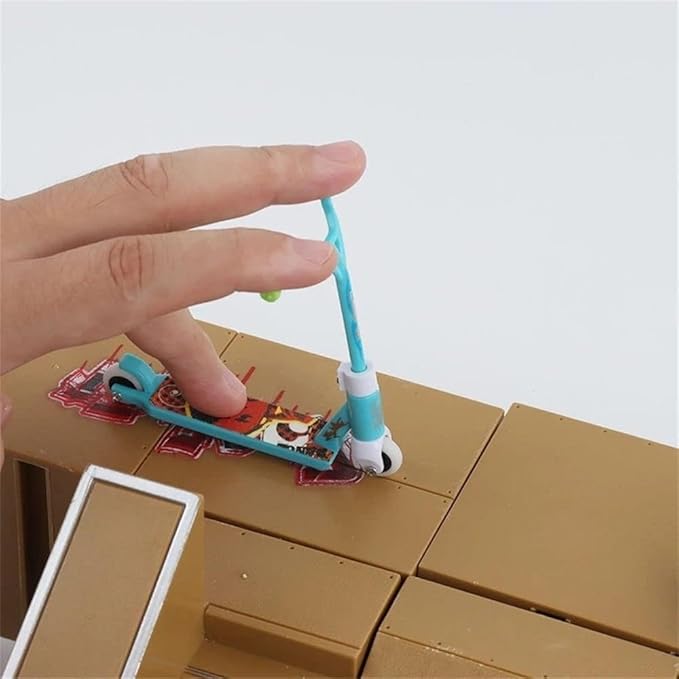 1PC Mini Finger Scooter Two Wheel Scooter Children's Finger Training Toys Mini Finger Skateboards Finger Toys Tech Deck Skatepark,Novelty Toys and Amusements (Blue Random)
