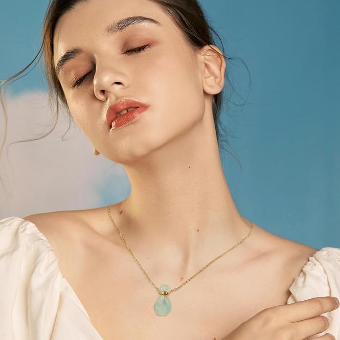 SUPERFINDINGS 2Pcs Perfume Bottle Necklace Essential Oil Diffuser Necklace Natural Crystal Perfume Bottle Pendant with 304 Stainless Steel Chain Gemstone Vial Pendant for Woman Men