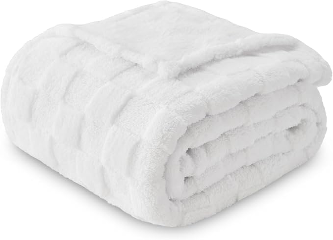 NEWCOSPLAY 3D Checkered Flannel Throw Blanket, White Checkered, 50"x70" | Super Soft Cute Lightweight Decorative Premium Silky Fleece Blanket for Couch Sofa Bed, Gift for Women Men, All Season Use