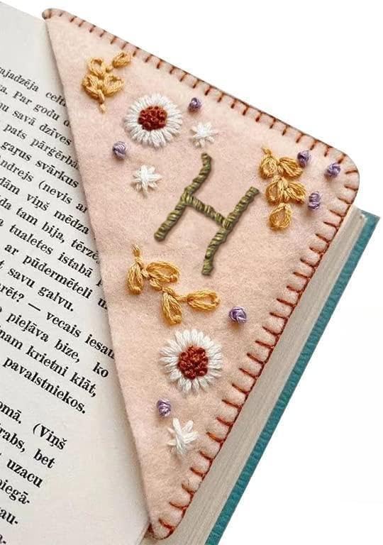 MOTEERLLU Personalized Hand Embroidered Corner Bookmark,Felt Triangle Page Stitched Handmade Bookmark,Unique Cute Flower Letter Embroidery Bookmarks Accessories for Book Lovers(Spring-h)