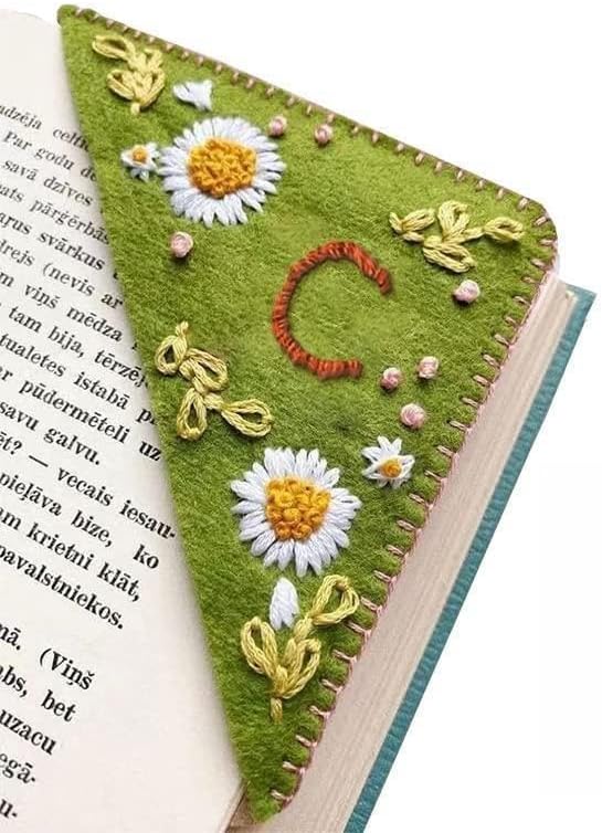 MOTEERLLU Personalized Hand Embroidered Corner Bookmark,Felt Triangle Page Stitched Handmade Bookmark,Unique Cute Flower Letter Embroidery Bookmarks Accessories for Book Lovers(Summer-c)