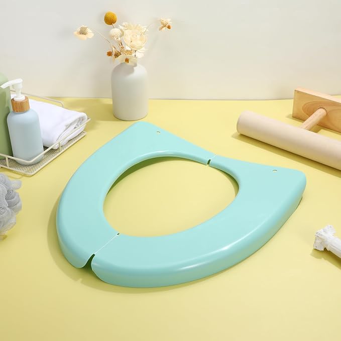 Folding Travel Potty Toilet Seat Cushion Pad Lightweight Portable Plastic Toilet Training Seat Cover for Adults and Babies, Convenient to Use and Carry for Home and Travel
