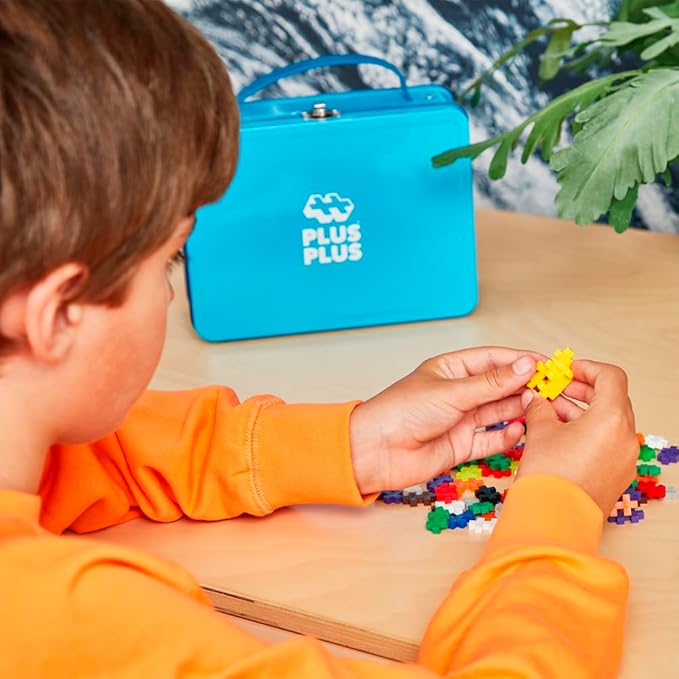 PLUS PLUS Building Set with Metal Suitcase, 3D Open Ended Stem Toy for Kids, 600 Mini Interlocking Pieces, 2 Green Baseplates