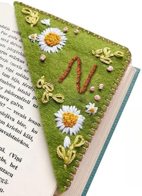 MOTEERLLU Personalized Hand Embroidered Corner Bookmark,Felt Triangle Page Stitched Handmade Bookmark,Unique Cute Flower Letter Embroidery Bookmarks Accessories for Book Lovers(Summer-n)