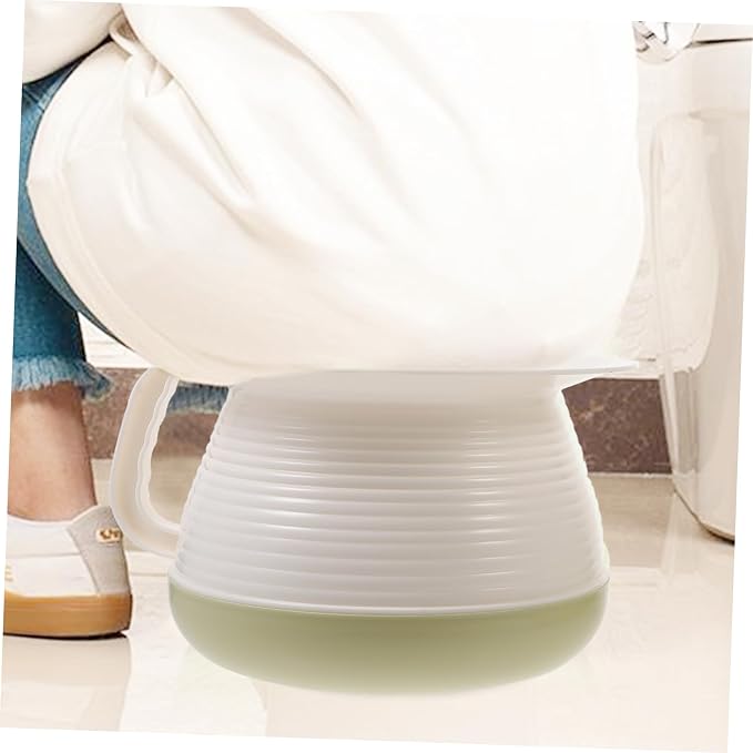1pc Portable Handheld Potty for Adults Sturdy Spittoon with Cover for Elderly Use Urine Storage Pot for Home and Travel Convenient Design for Bedroom and Camping