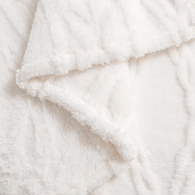 YUSOKI Sherpa Fleece Queen Size Blanket, Ivory, 90"x90" | 3D Stylish Design,320GSM, Non-Shedding, Lightweight for All Season Use, stays fluffy after repeated washes, Perfect Gifts