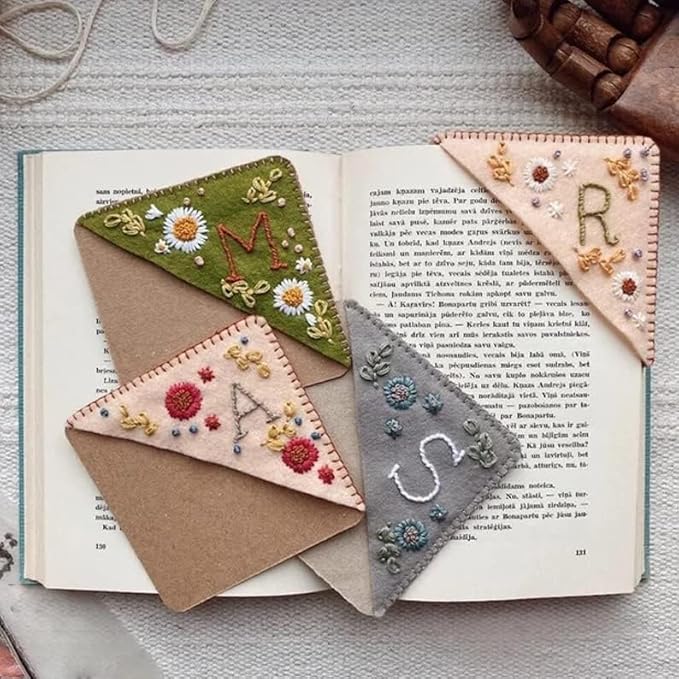 MOTEERLLU Personalized Hand Embroidered Corner Bookmark,Felt Triangle Page Stitched Handmade Bookmark,Unique Cute Flower Letter Embroidery Bookmarks Accessories for Book Lovers(Winter-s)
