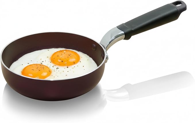 TECHEF - 5.5-Inch One Egg Frying Pan, Coated with New Teflon Select/Non-Stick Coating (PFOA Free) / Made in Korea (5.5-Inch)