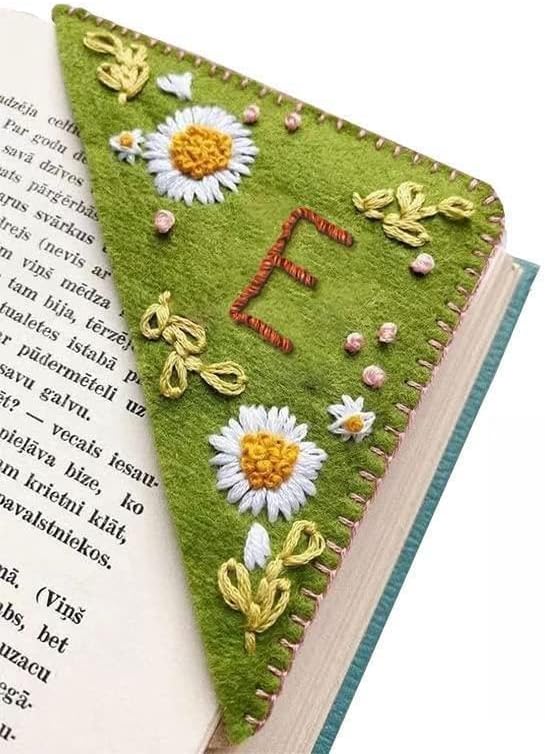 MOTEERLLU Personalized Hand Embroidered Corner Bookmark,Felt Triangle Page Stitched Handmade Bookmark,Unique Cute Flower Letter Embroidery Bookmarks Accessories for Book Lovers(Summer-e)