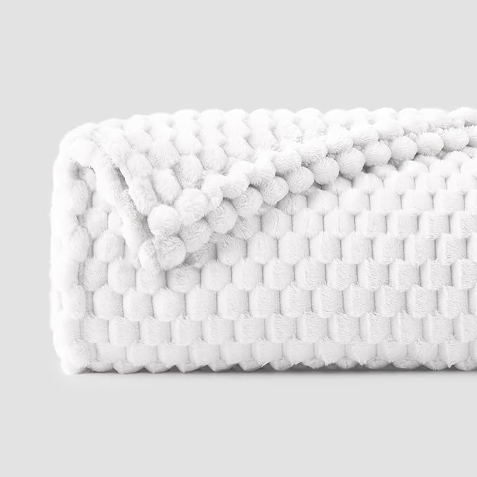 BEDELITE White Throw Blanket for Couch, Soft Cozy Gifts for Women, 50 * 60 | 3D Jacquard Decorative Fleece Blanket, Super Soft Plush Throw, Cute Birthday Gift for Women & Men, Suitable for All Seasons