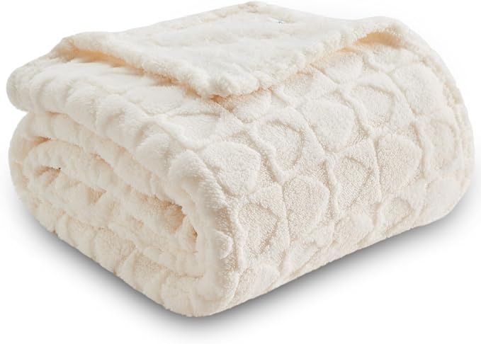 NEWCOSPLAY 3D Heart Checkered Flannel King Blanket, Off White, 90"x110" | Super Soft Cute Lightweight Decorative Premium Silky Fleece Blanket for Couch Sofa Bed, Gift for Women Men, All Season Use