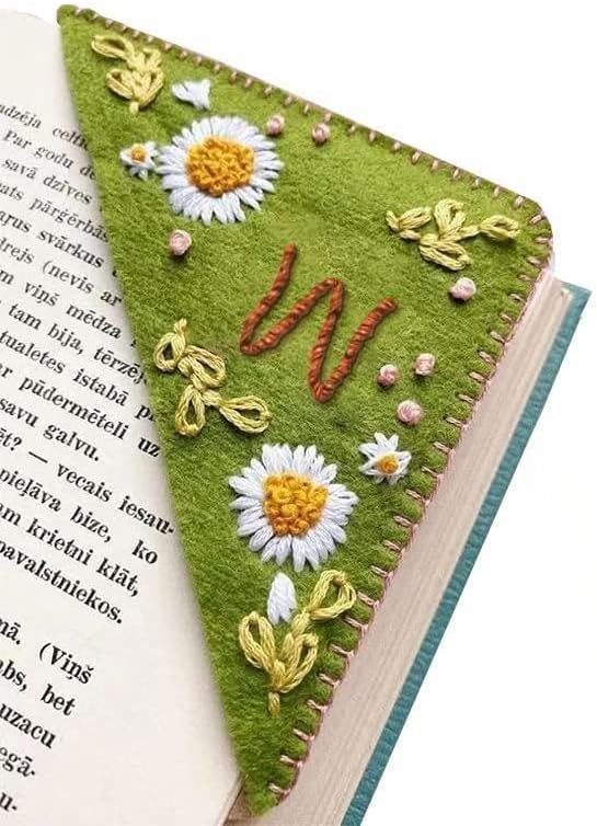 MOTEERLLU Personalized Hand Embroidered Corner Bookmark,Felt Triangle Page Stitched Handmade Bookmark,Unique Cute Flower Letter Embroidery Bookmarks Accessories for Book Lovers(Summer-w)