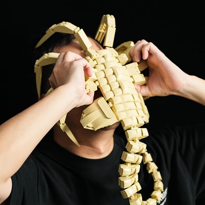 Xenomorph Facehugger Action Figure Building Kit Compatible with Lego,Cool Halloween Horror Toys for Adults and Boys 8-14 Years up 572 pcs