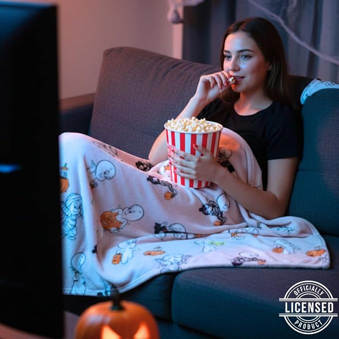 Casper The Friendly Ghost Halloween Throw Blanket, Super Soft Cozy Plush Bedding, 50" x 70", (Officially Licensed Product) by Franco