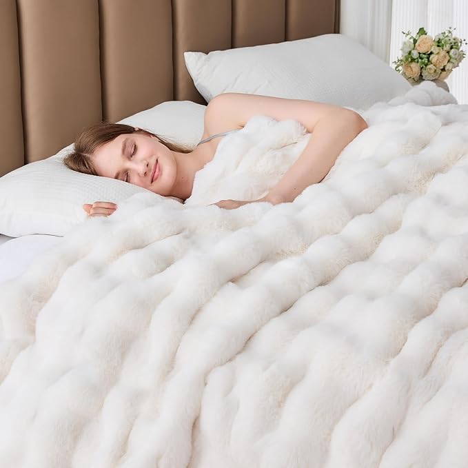 Faux Fur Queen Blanket for Couch, 1000 GSM Cozy Fuzzy Fluffy Soft Plush Thick Bubble Sherpa Blanket for Sofa Bedroom Living Room, Mothers Day Birthday Gifts for Women Home Decor