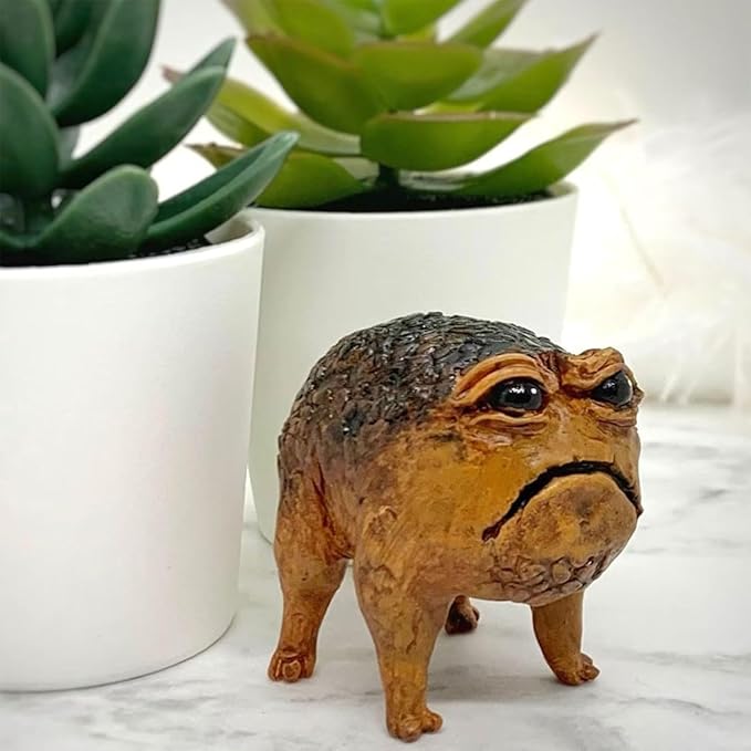 Grumpy Frog Statue Ugly Angry Frog Statue Outdoor Garden Plant Decorations for Pots Novelty Home Office Desktop Decoration Unique Weird Gift (1 Pack)