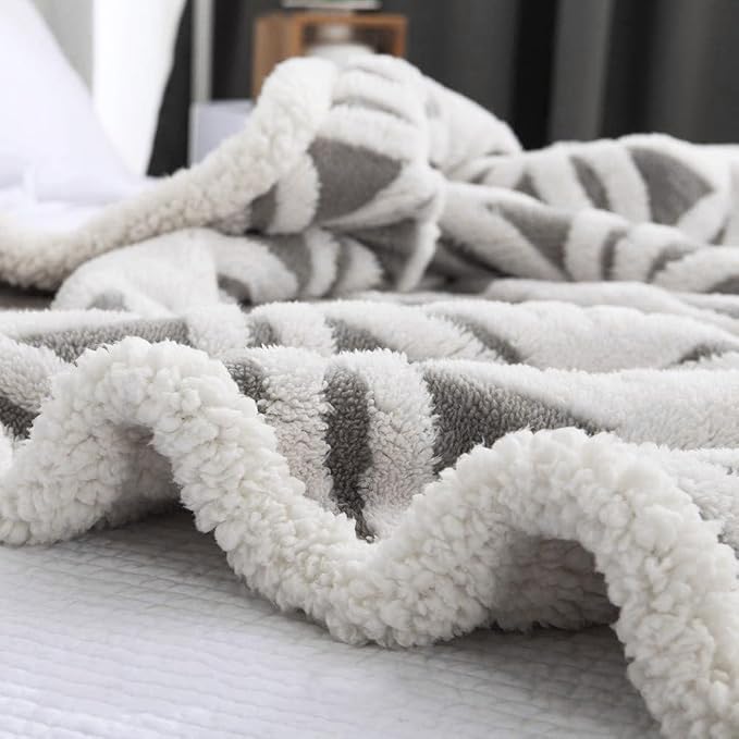 LOMAO Sherpa Fleece Blanket Gifts for Mom Dad Cozy Soft Throw Blanket for Women Men Birthday Gifts Dual Sided Couch Sofa Bed Blanket (Grey,51x63)