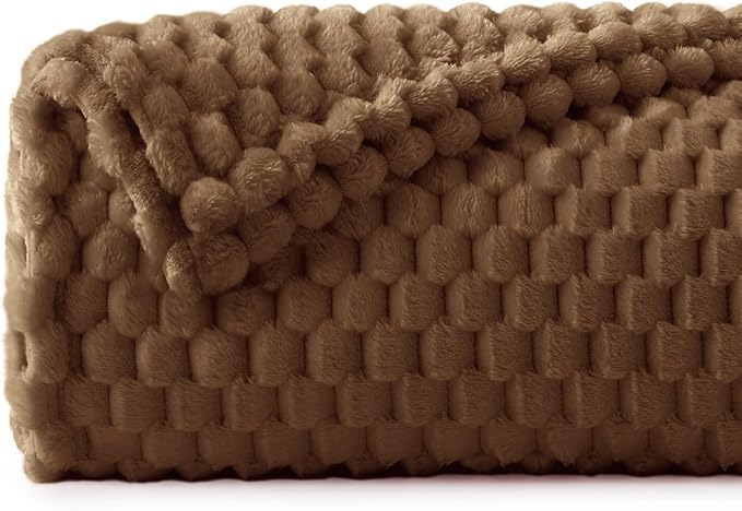 BEDELITE Brown Large Throw Blanket for Couch, Cozy Gifts for Women, 50 * 70 | 3D Jacquard Decorative Fleece Blanket, Super Soft Plush Throws, Cute Birthday Gift for Women & Men, Suitable for All Seasons