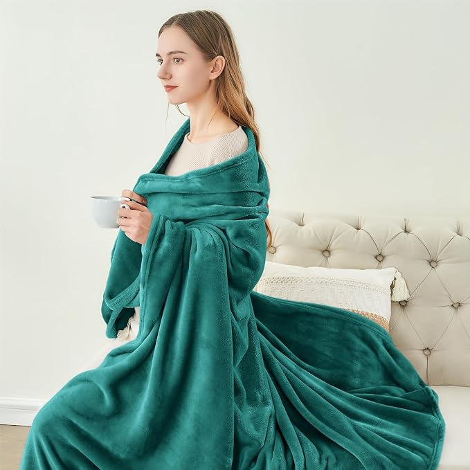 BEDELITE Fleece Blanket Soft Plush Throw for Couch Emerald Green 50"x60" | Ultra Soft Fleece, Plush Microfiber, Lightweight Warmth, All Season Comfort, Fade Resistant, Machine Washable, Couch Sofa Bed