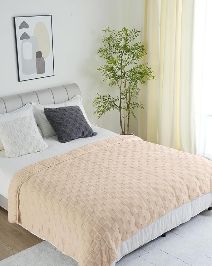 Uttermara Blankets for Adults Queen Size, 20lbs 60x80 inches Blanket with Soft Warm Plush Jacquard Sherpa, Washable Thick Throw, Khaki