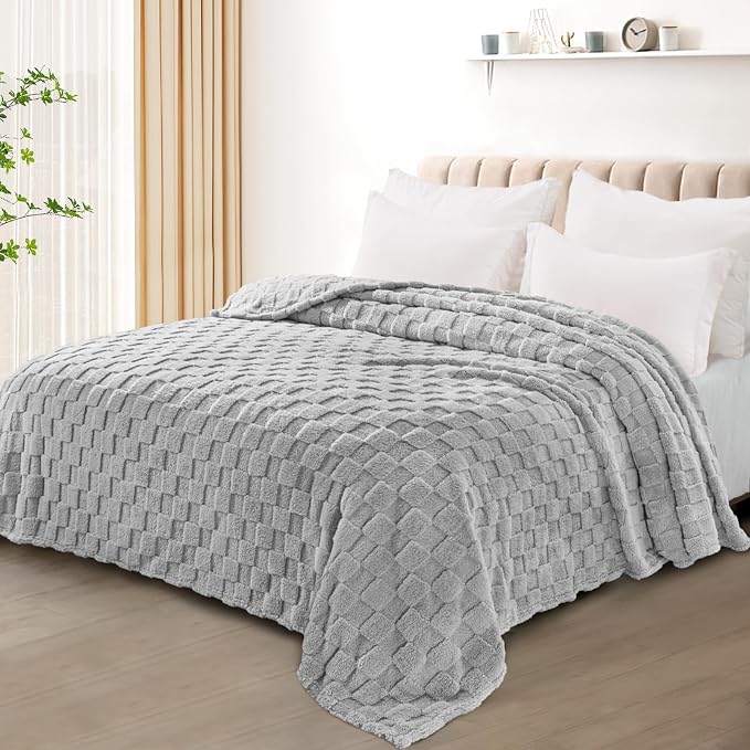 Exclusivo Mezcla 3D Checkered Fleece Twin Blanket for Bed, Light Grey | Super Soft and Cozy Fluffy Bed Blanket, Cute Fuzzy Blanket for Teens Back to School, Dorm Essentials, All Season, 60"x80"