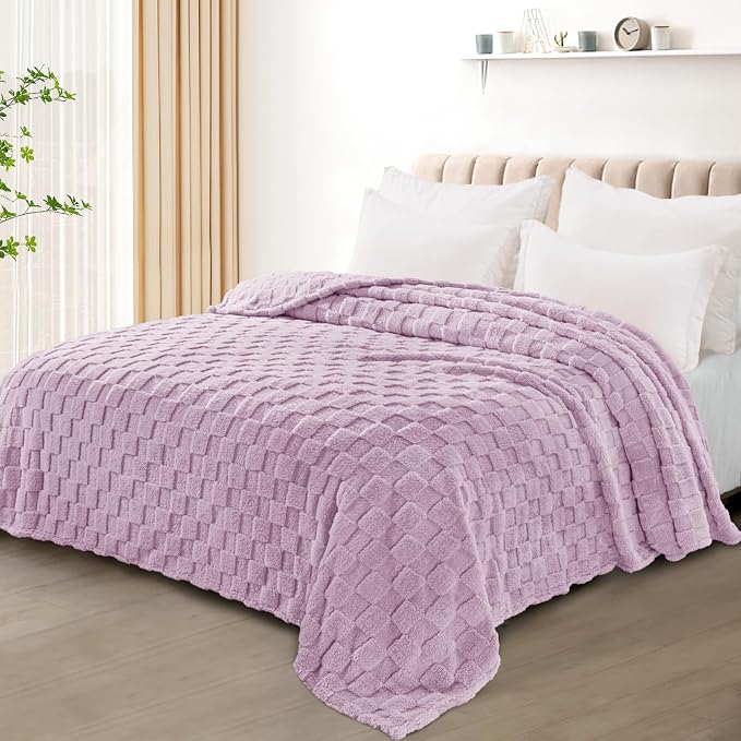 Exclusivo Mezcla 3D Checkered Fleece Queen Blanket for Bed, Light Purple | Super Soft and Cozy Fluffy Blanket, Lightweight, Breathable, Decorative Blanket for Living Room, Bedroom, All Season, 90"x90"