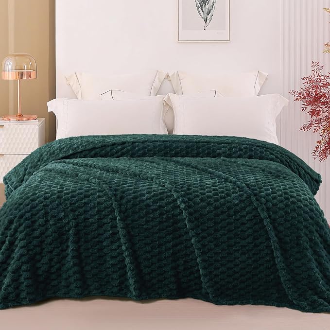 Exclusivo Mezcla 3D Fleece California King Blanket for Bed, Forest Green | Oversized Soft Fuzzy Plush Lightweight Bed Blankets, Cozy Fluffy Decorative Blankets for All Seasons, 120x120 Inches
