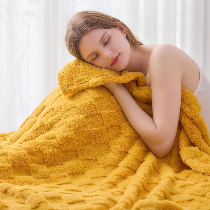 NEWCOSPLAY 3D Checkered Flannel King Blanket, Mustard Yellow, 90"x110" | Super Soft Cute Lightweight Decorative Premium Silky Fleece Blanket for Couch Sofa Bed, Gift for Women Men, All Season Use