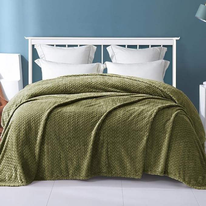 Exclusivo Mezcla Soft Fleece Bed Blanket King Size, 90”x104”, Olive Green | Cozy Fluffy Lightweight Blankets for Summer, Decorative Plush Flannel Throws for Living room, Bedroom with Leaves Pattern