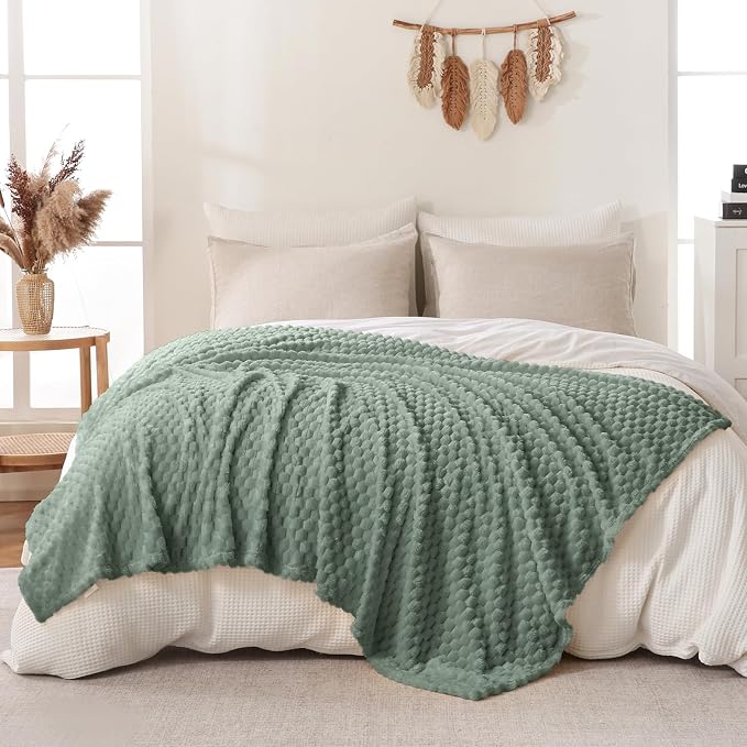 Bnuitland Sage Green Flannel Throw Blanket (50X40 inches), 300 GSM Fleece Cozy Warm Soft Lightweight Bed Sofa Blanket for Babys and Pets, Suitable for All Seasons