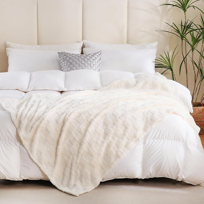 White Fleece Throw Blanket 50”×70”Checkered Design for Couch Sofa | Super Soft Cozy Plush Microfiber 3D Square Pattern Flannel Blanket for Bed Lightweight for Adults,Women
