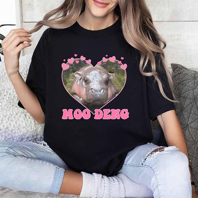 YOUNG GREEN Moo Deng Cute Sweatshirt Moo Deng Bouncy Pig T-Shirt The Cute Baby Hippo Sweatshirt Gift For Womens